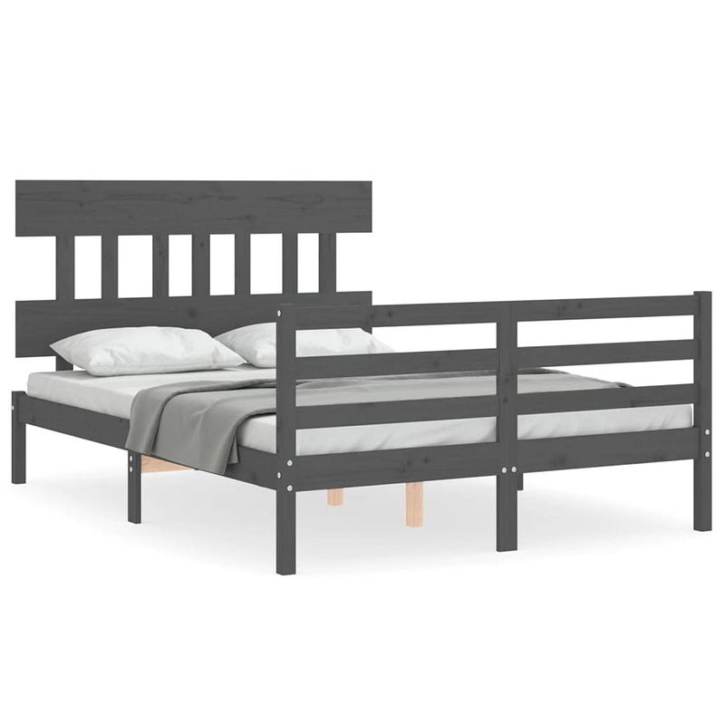 Foto van The living store bedframe - massief grenenhout - 195.5 x 140.5 x 81 cm - grijs