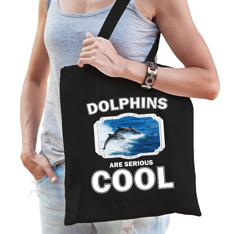 Foto van Katoenen tasje dolphins are serious cool zwart - dolfijnen/ dolfijn groep cadeau tas - feest boodschappentassen