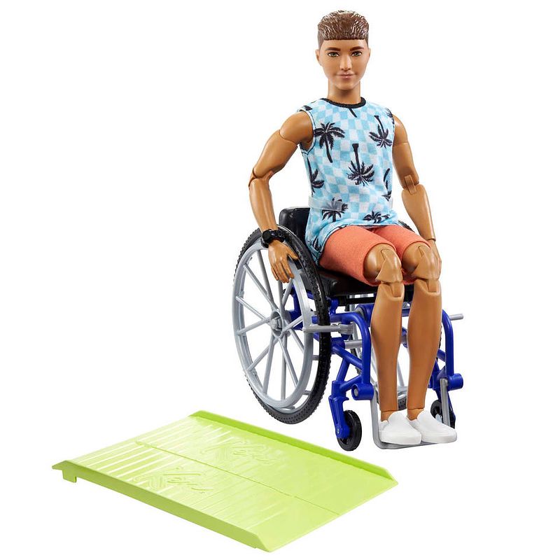 Foto van Barbie ken pop met rolstoel