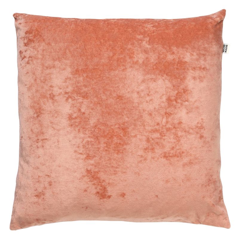 Foto van Dutch decor sky - kussenhoes velvet muted clay 45x45 cm - roze - roze