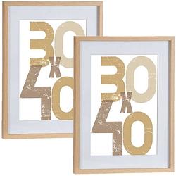 Foto van 2x stuks houten fotolijst bruin geschikt voor een foto van 30 x 40 cm of 40 x 50 cm - fotolijsten