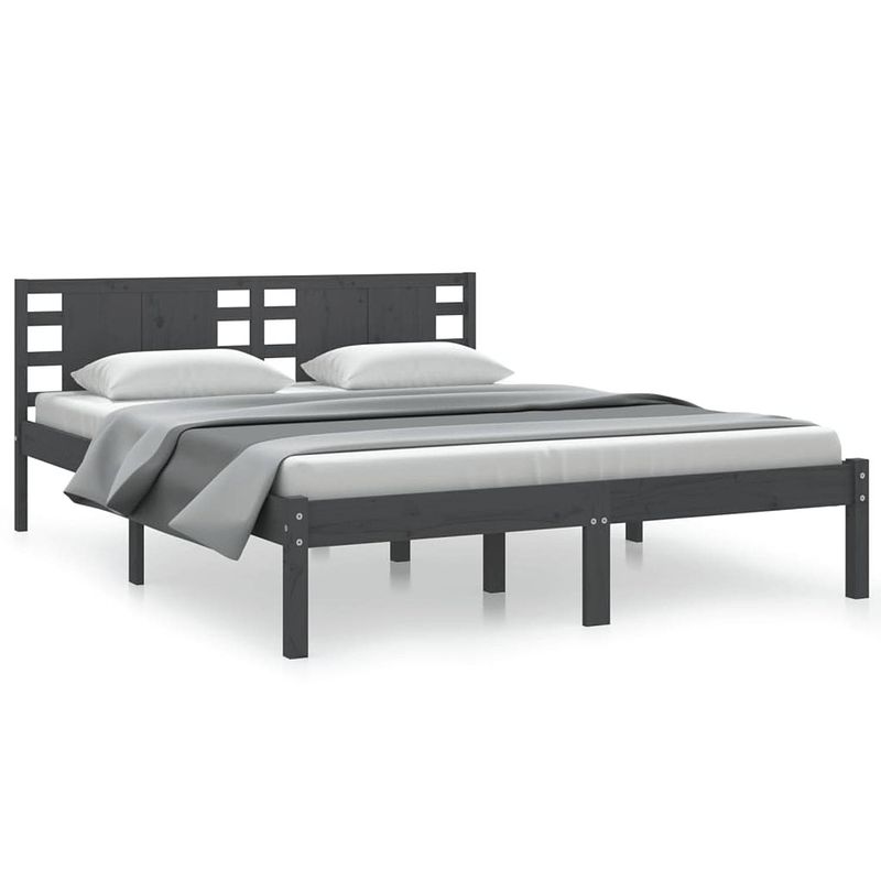 Foto van The living store bedframe - klassiek hout - 205.5 x 146 x 100 cm - grijs