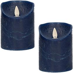 Foto van 2x donkerblauwe led kaarsen / stompkaarsen met bewegende vlam 10 cm - led kaarsen
