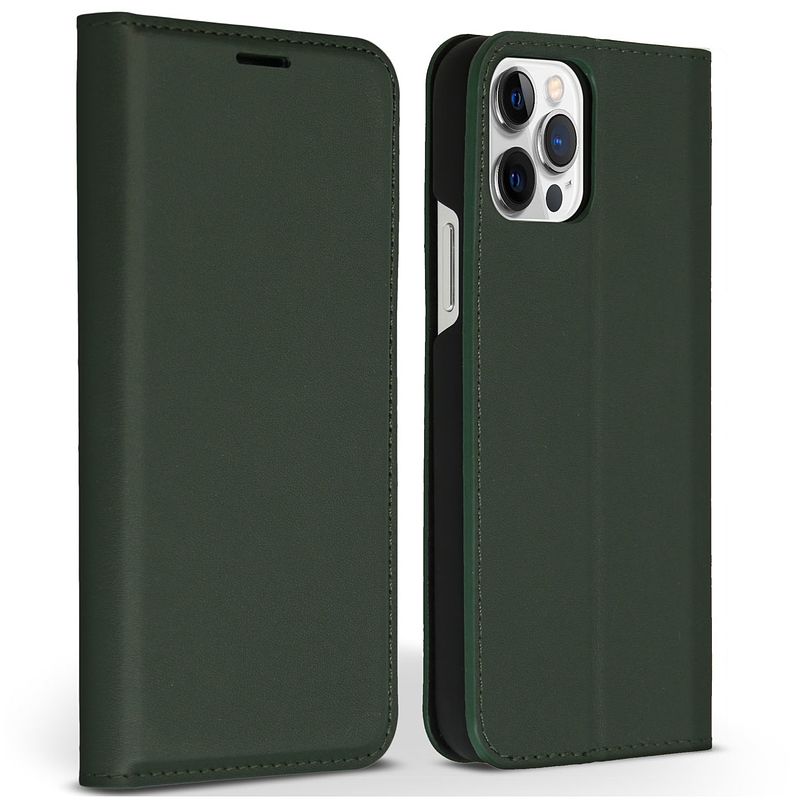 Foto van Accezz premium leather slim book case voor apple iphone 12 (pro) telefoonhoesje groen