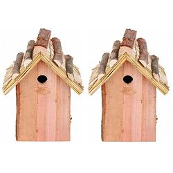 Foto van Set van 2x stuks houten vogelhuisjes met rieten dakje 18x27 cm - vogelhuisjes