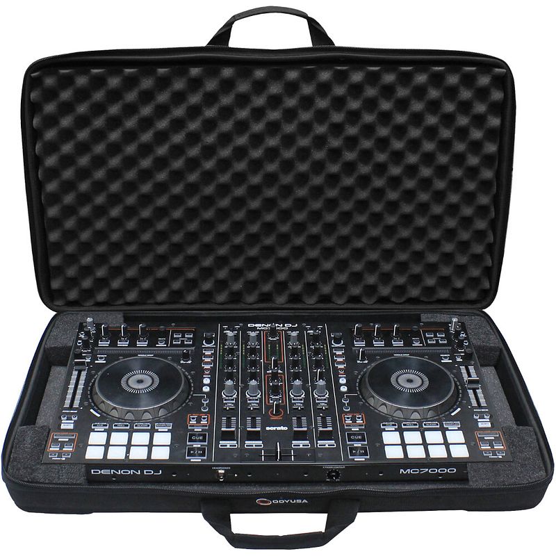 Foto van Odyssey bmsldnmc7000 eva-softcase voor denon dj mc7000