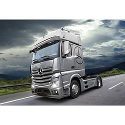 Foto van Italeri 510003905 mercedes benz actros mp4 gigaspace vrachtwagen (bouwpakket) 1:24