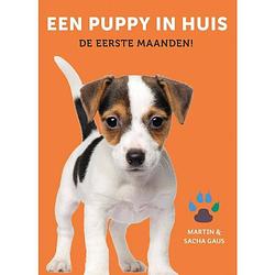 Foto van Een puppy in huis