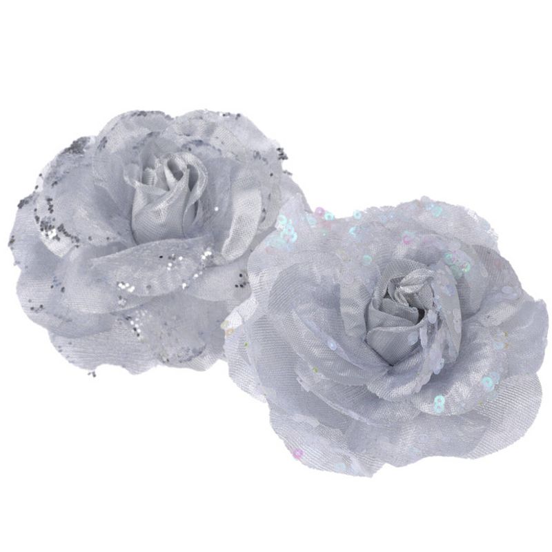 Foto van 2x stuks decoratie bloemen rozen zilver op clip 9 cm - kunstbloemen