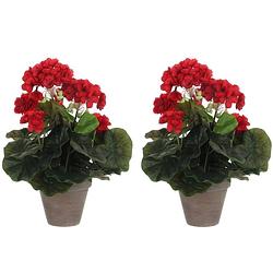 Foto van 2x stuks geranium kunstplanten rood in keramieken pot h34 x d20 cm - kunstplanten