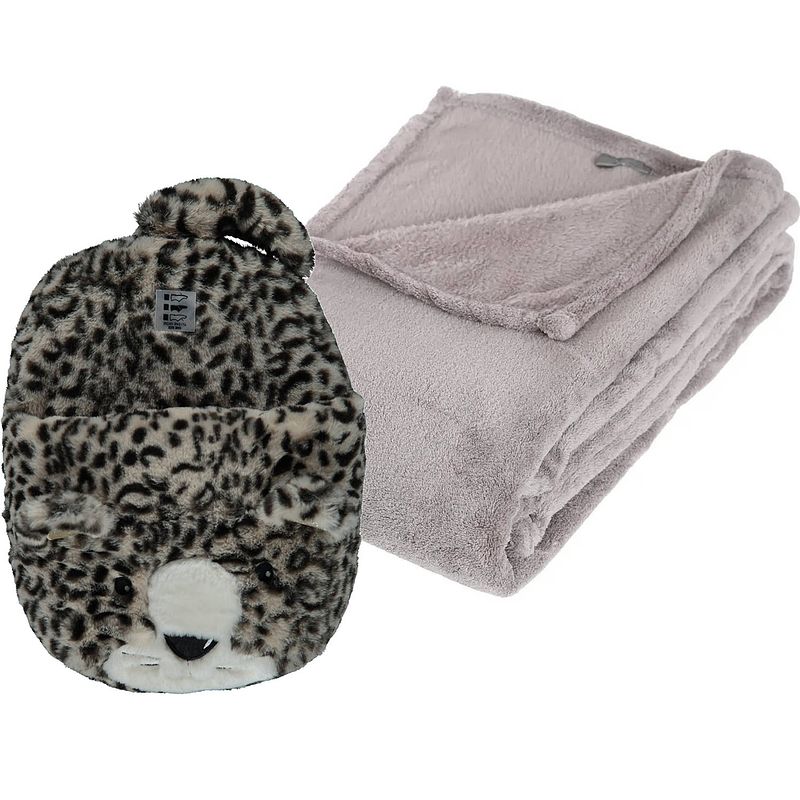 Foto van Fleece deken lichtgrijs 125 x 150 cm met voetenwarmer slof cheetah one size - voetenwarmers