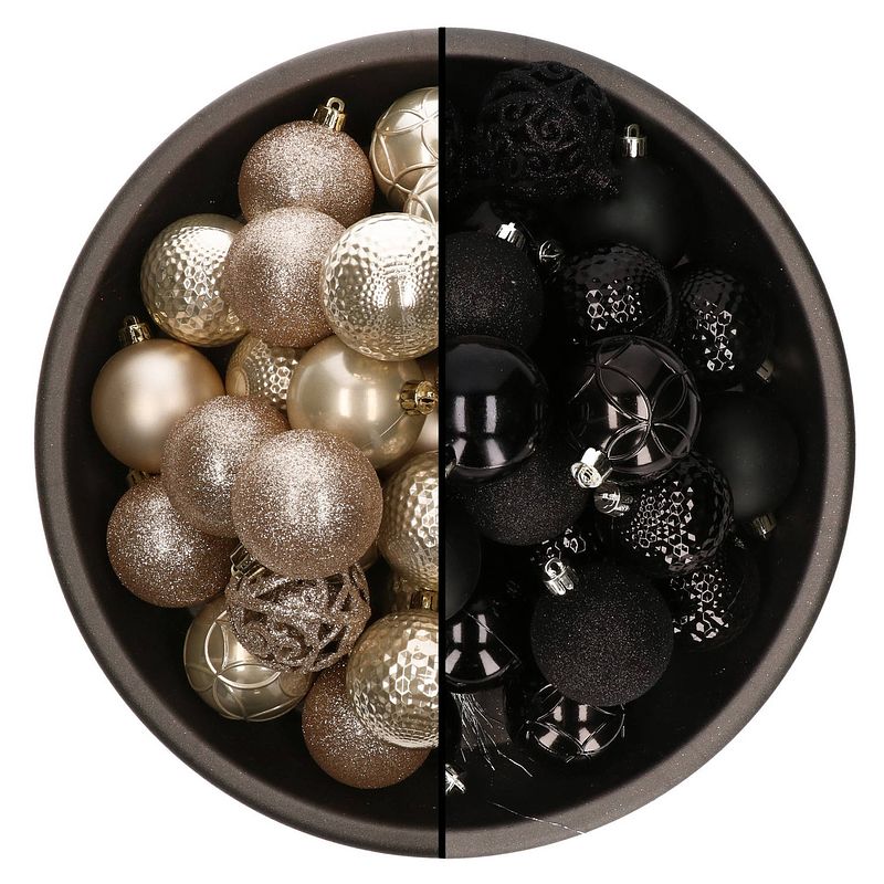 Foto van 74x stuks kunststof kerstballen mix zwart en parel champagne 6 cm - kerstbal