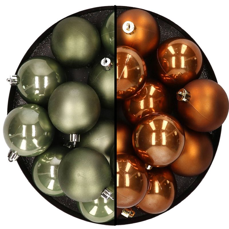 Foto van Kunststof kerstballen 6 cm - 24x stuks - mosgroen en bruin - kerstbal