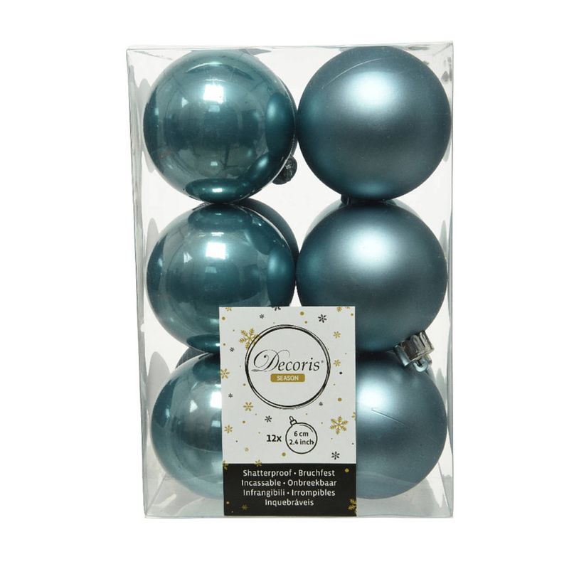 Foto van 24x stuks kunststof kerstballen ijsblauw (blue dawn) 6 cm glans/mat - kerstbal