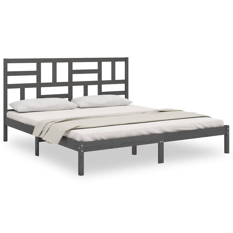 Foto van The living store houten bedframe - grijs - 205.5 x 206 x 104 cm - massief grenenhout - geschikt voor matras 200 x 200