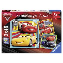 Foto van Ravensburger puzzel disney cars 3 legendes van de baan - 3 x 49 stukjes