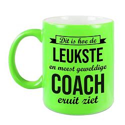 Foto van Leukste en meest geweldige coach cadeau koffiemok / theebeker neon groen 330 ml - feest mokken