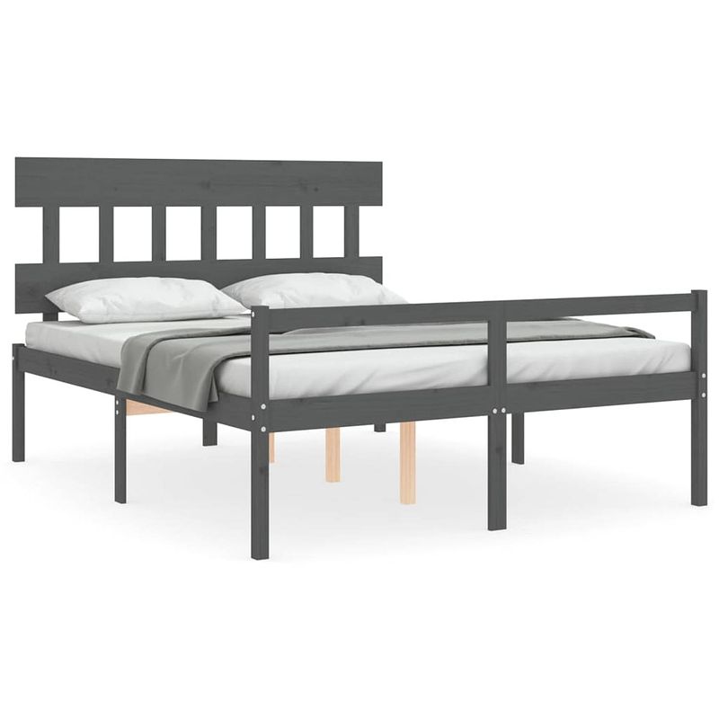 Foto van The living store bedframe - massief grenenhout - houten bed - 205.5 x 165.5 x 81 cm - grijs