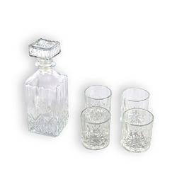 Foto van Elegant decanteerkaraf stijlvolle whisky accessoires met 4 glazen luxe whiskeykaraf prachtige whisky decanter