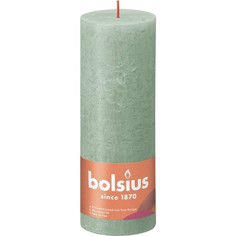 Foto van Bolsius stompkaars sage green ø68 mm - hoogte 19 cm - mintgroen - 85 branduren