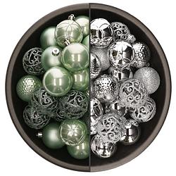 Foto van 74x stuks kunststof kerstballen mix van zilver en mintgroen 6 cm - kerstbal