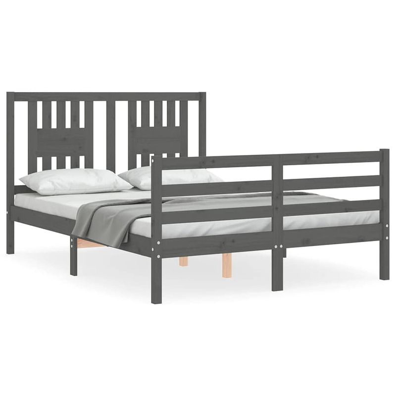 Foto van The living store massief grenenhouten bedframe - grijs - 195.5 x 125.5 x 100 cm - multiplex lattenbodem