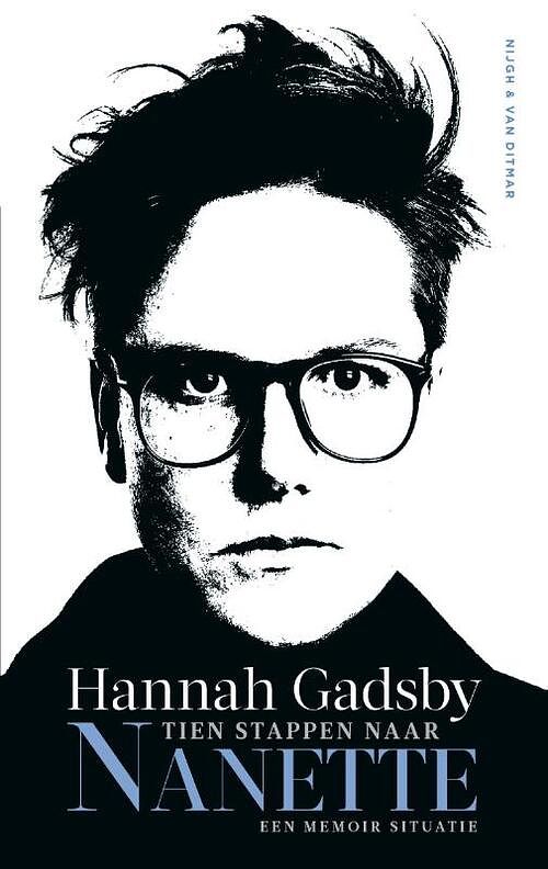 Foto van Tien stappen naar nanette - hannah gadsby - paperback (9789038806655)