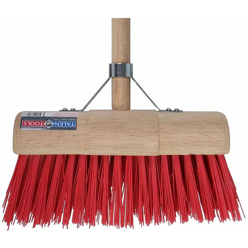 Foto van Talen tools buitenbezem - fsc hout - nylon - 31 cm - 130 cm tuinbezem - bezem