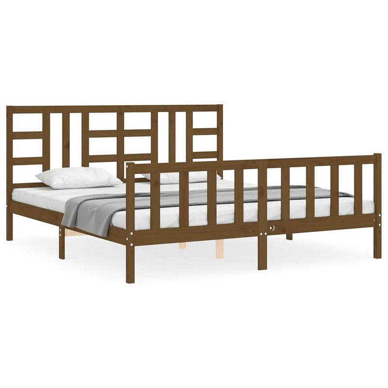 Foto van The living store bedframe massief grenenhout - honingbruin - 205.5 x 185.5 x 100 cm - multiplex lattenbodem -