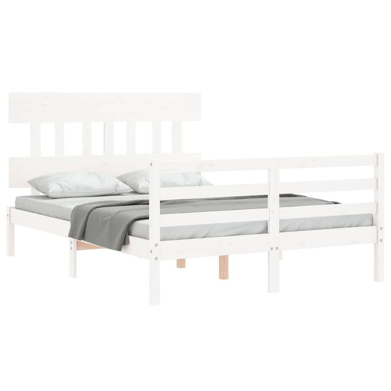 Foto van The living store bedframe met hoofdbord massief hout wit 140x200 cm - bed