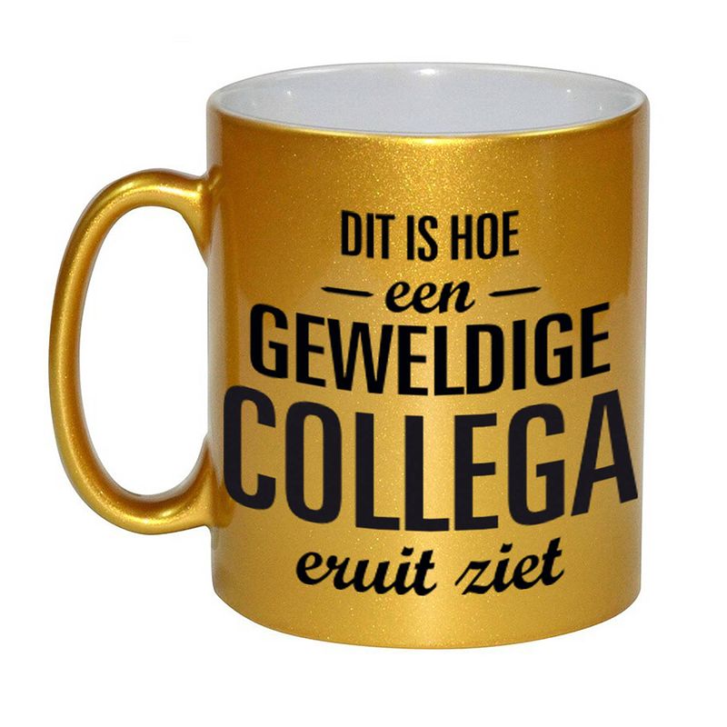 Foto van Gouden geweldige collega cadeau koffiemok / theebeker 330 ml - feest mokken