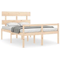 Foto van The living store massief grenenhouten bedframe - 205.5 x 125.5 x 81 cm - multiplex lattenbodem