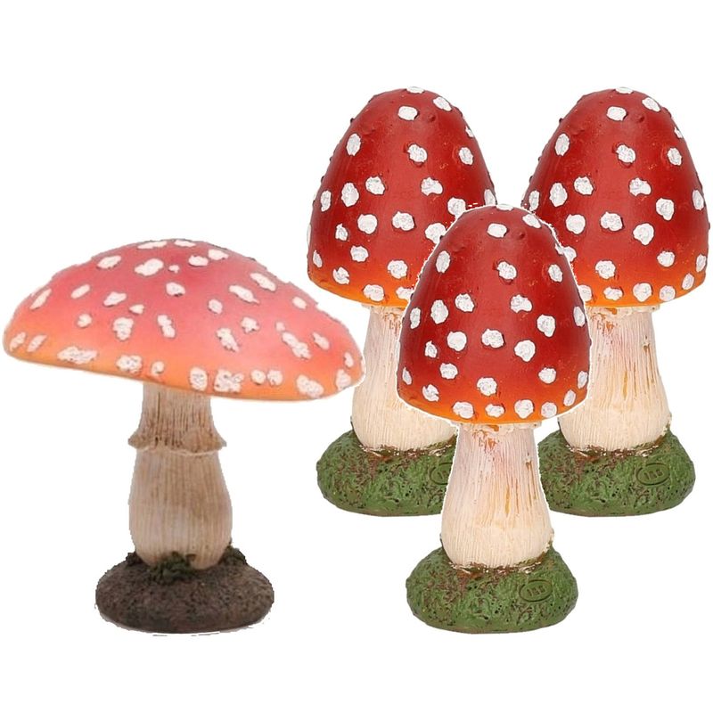 Foto van Decoratie paddenstoelen setje met 4x gewone paddenstoelen vliegenzwammen - tuinbeelden