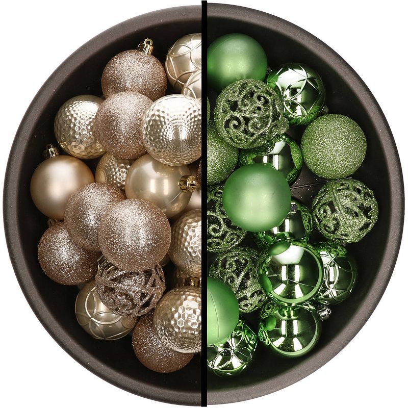 Foto van Kunststof kerstballen 74x stuks champagne en groen 6 cm - kerstbal