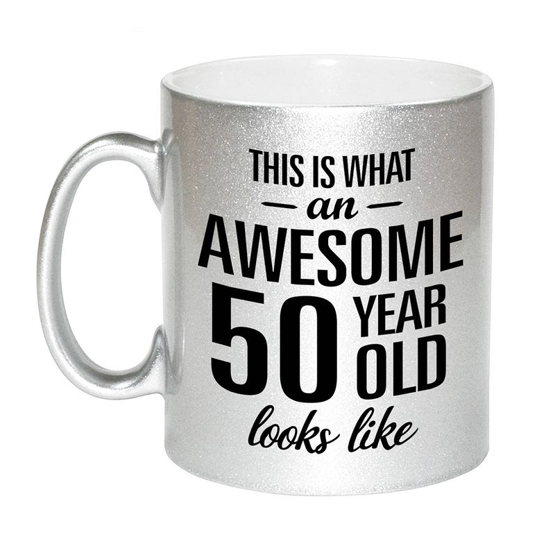 Foto van Awesome 50 year cadeau mok / beker zilver 330 ml - feest mokken