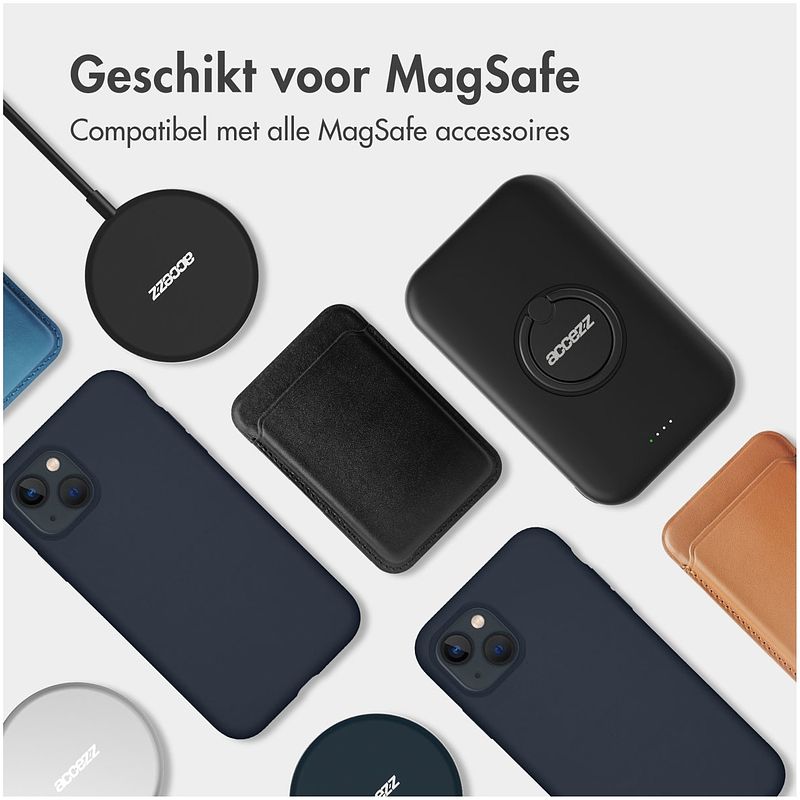 Foto van Accezz liquid silicone backcover met magsafe iphone 16 pro max telefoonhoesje blauw