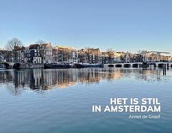 Foto van Het is stil in amsterdam - annet de graaf - hardcover (9789043922623)