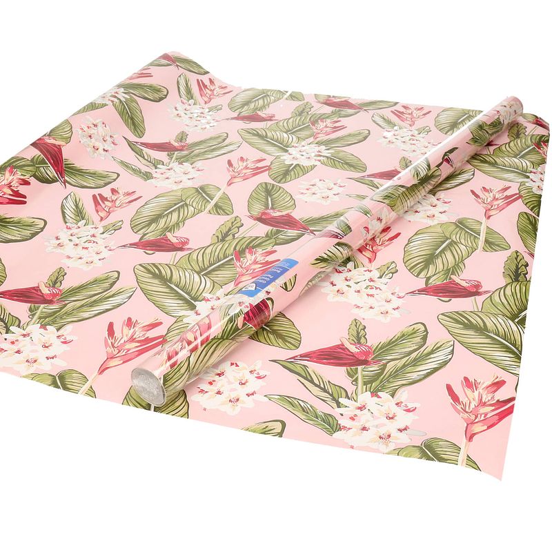 Foto van Inpakpapier/cadeaupapier roze met grote bloemen/bladeren design 200 x 70 cm - cadeaupapier