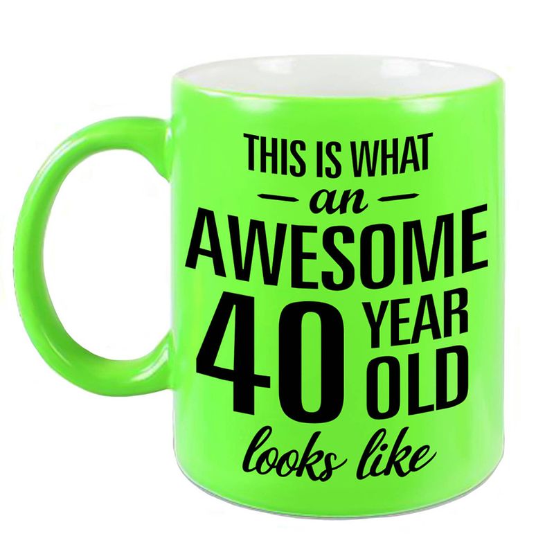 Foto van Awesome 40 year cadeau mok / beker neon groen 330 ml - feest mokken