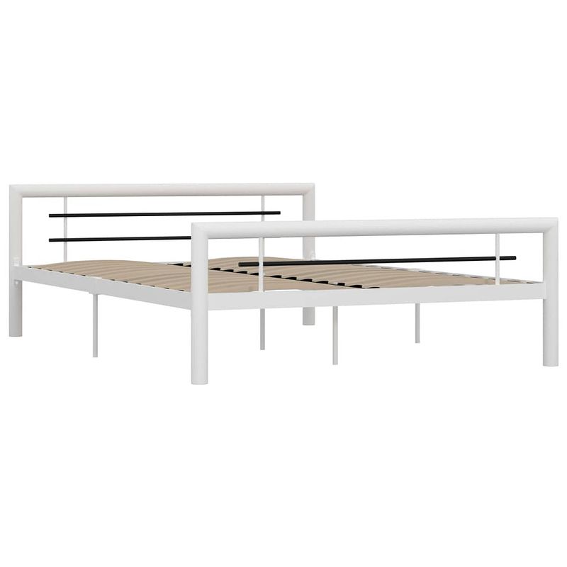 Foto van The living store metalen bedframe - massieve constructie - 212 x 167.5 x 65.5 cm - geschikt voor 160 x 200 cm matras -