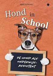 Foto van Hond in school - anke rijpkema - paperback (9789464507171)
