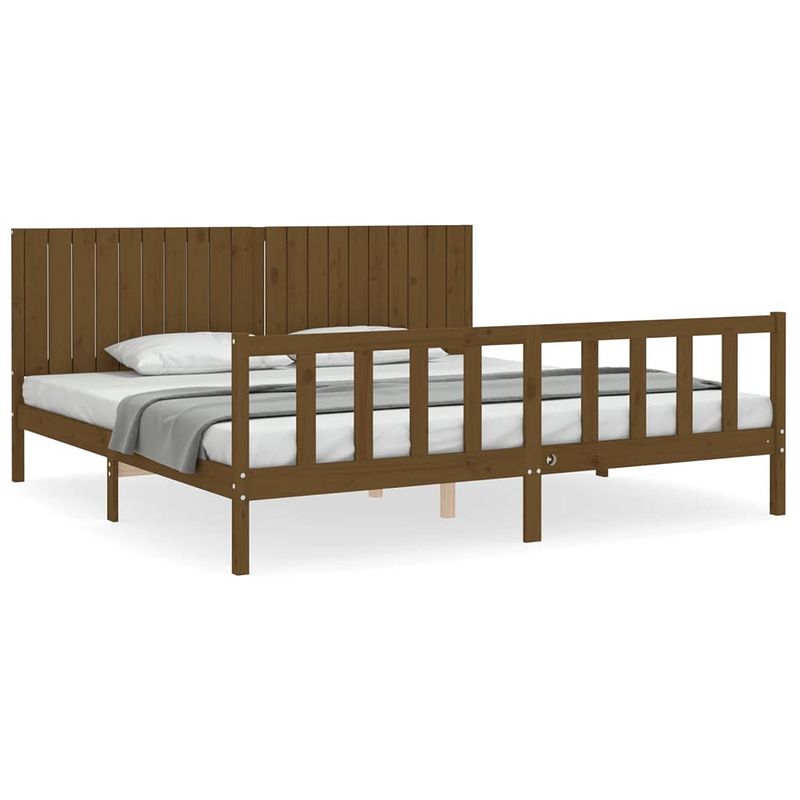 Foto van The living store bed grenenhout - honingbruin - 205.5 x 205.5 x 100 cm - multiplex lattenbodem