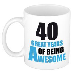 Foto van 40 great years of being awesome cadeau mok / beker wit en blauw - feest mokken