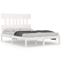 Foto van The living store bed the living store houten bedframe - 205.5 x 205.5 x 31 cm - massief grenenhout