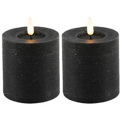 Foto van Countryfield led kaarsen/stompkaarsen - 2x - zwart - d7,5 x h8 cm - timer - led kaarsen
