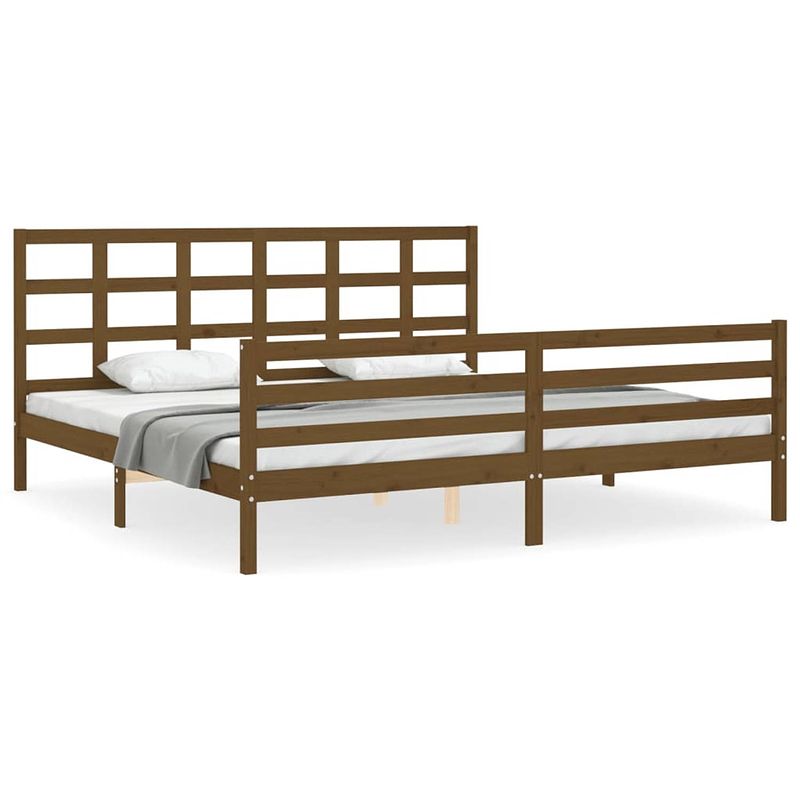 Foto van The living store bed the living store grenenhouten bedframe - 205.5 x 205.5 x 100 cm - honingbruin - multiplex