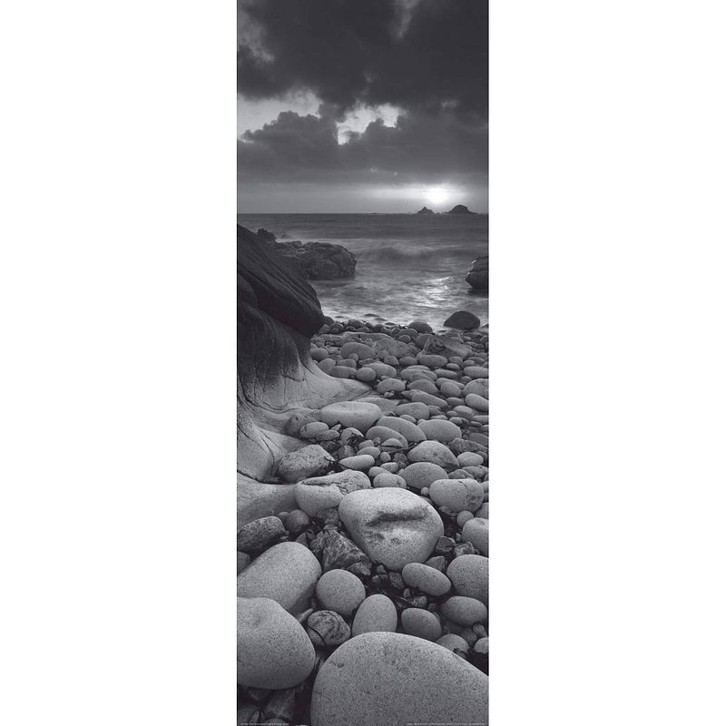 Foto van Helen dixon - rocky beach at sunset kunstdruk 33x95cm