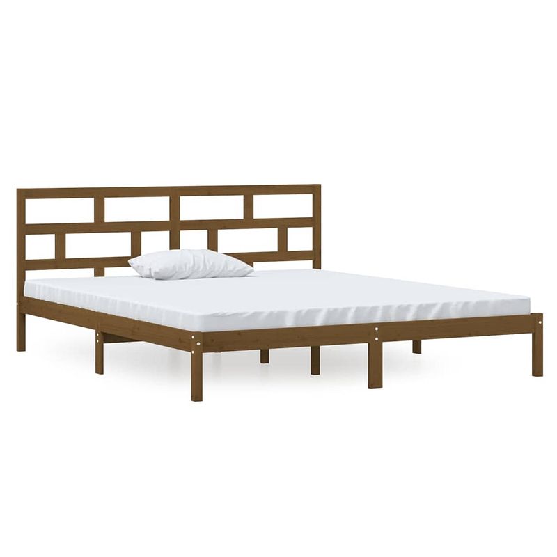 Foto van The living store bedframe - grenenhout - 195.5 x 141 x 100 cm - honingbruin