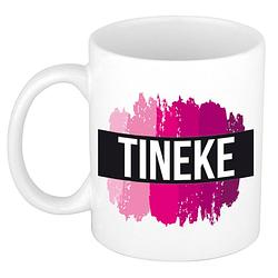 Foto van Naam cadeau mok / beker tineke met roze verfstrepen 300 ml - naam mokken