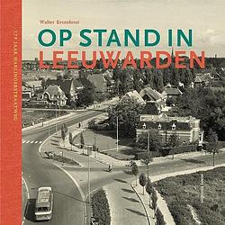 Foto van Op stand in leeuwarden - walter kromhout - hardcover (9789491536809)